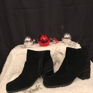 White Mt. Quarter boot Heels zipper size 9